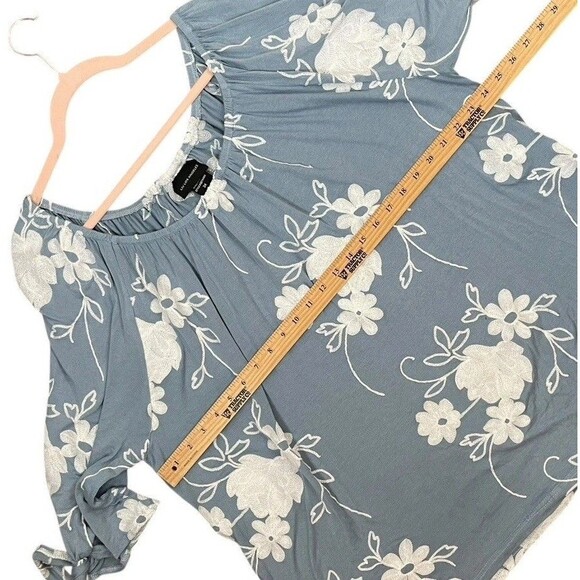 Liv Los Angeles Embroidered Floral Soft Blue Peasant Top Women Size 3X - Picture 11 of 12